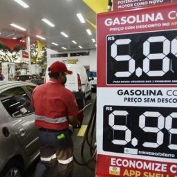 Gasolina recua 5% em julho, diz IBGE indicando queda no IPCA-15