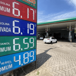 Gasolina cai 8,9% com efeito ICMS e registra preço médio de R$ 6,49 por litro, diz ANP