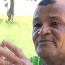 Pai do Luva de Pedreiro chora ao falar sobre multa de R$ 5 milhões: ‘Allan Jesus não explicou nada’