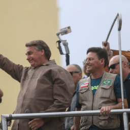2 de julho: Bolsonaro discursa a apoiadores na Barra: “Ninguém tem o que temos”