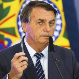 Bolsonaro diz que mulheres conseguiram ‘quase tudo’ em seu governo