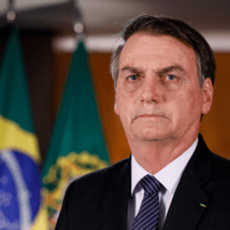 ‘Não precisamos de cartinha para defender a democracia’, diz Bolsonaro sobre manifesto