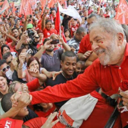 Lula tem 44% contra 36% de Bolsonaro no 1º turno, diz PoderData