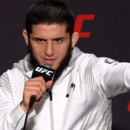 Makhachev insinua que ‘Do Bronx’ só aceitou enfrentá-lo após ameaça do UFC