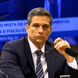 Presidente do BC desmente Bolsonaro: ‘Bancos não perdem dinheiro com pix’