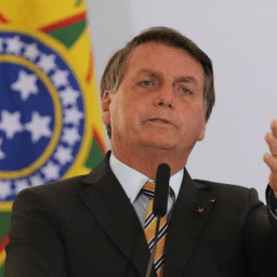 Jair Bolsonaro ironiza carta pela democracia: “O golpe tá aí, cai quem quer”