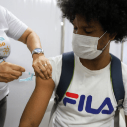 Covid-19: Sesab decide manter 4ª dose da vacina para todos