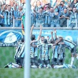 Na reestreia de Renato Gaúcho, Grêmio vira sobre o Vasco e cola no Bahia