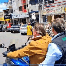 Bolsonaro faz nova motociata sem capacete e diz que ganhará no 1º turno