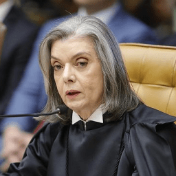 Carmen Lúcia determina exclusão de postagens falsas contra Lula