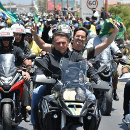 Jair Bolsonaro realiza motociata na Bahia