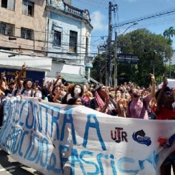 Estudantes da UFBA realizam manifestação contra ‘confisco’ de R$ 2,4 bi das federais