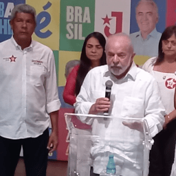 ‘Enquanto pessoas brigam por carcaça, Bolsonaro come picanha de R$ 1.200’, provoca Lula