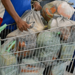 Inflação de alimentos está há 7 meses acima do IPCA, diz levantamento