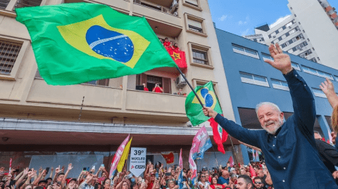 Com vitória apertada, Lula é eleito novo presidente do Brasil