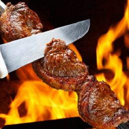 Churrasco na Copa: carnes ficaram 77% mais caras em quatro anos. Veja como economizar