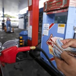 Preço da gasolina sobe pela 4ª semana consecutiva, diz ANP