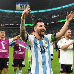 Messi e Fernández garantem vitória da Argentina sobre o México na Copa