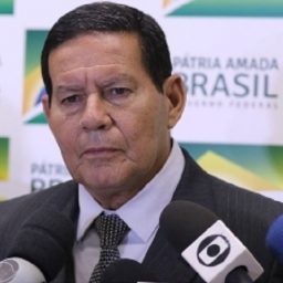 “Não adianta chorar”, diz Mourão sobre derrota de Bolsonaro