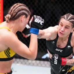 Jennifer Maia leva a melhor em ‘duelo de boxe’ e volta a vencer no UFC