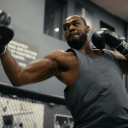 Falta de oponentes no UFC atrapalha planos de Jon Jones para retorno