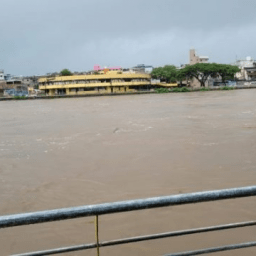 Rio Cachoeira transborda e deixa ao menos 180 famílias desabrigadas em Itabuna e Ilhéus