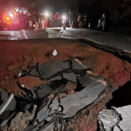 Itapebi: Chuva abre cratera na BR-101 e pista é interditada