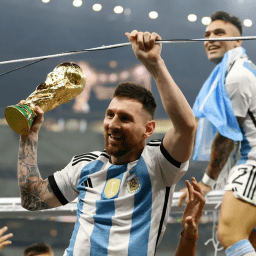 Messi e jogadores da Argentina já usam camisa com terceira estrela e distintivo de título da Copa