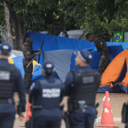 DF: 1.200 bolsonaristas são detidos e levados à PF após desmonte de acampamento