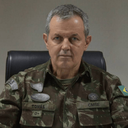 Ninguém está acima da lei, diz chefe do Exército sobre punições após ataques golpistas