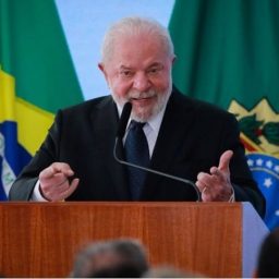 Lula vai fechar 20 acordos na China; um deles sobre satélite para monitorar desmatamento