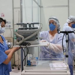 Três anos depois, profissionais de saúde ainda sentem peso da pandemia