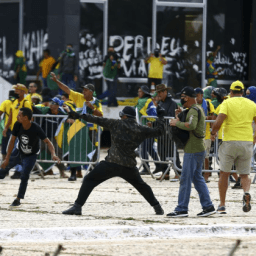 AGU pede condenação de 40 pessoas por ataques golpistas em Brasília