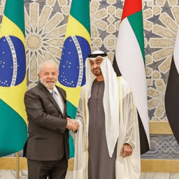 Brasil e Emirados Árabes assinam acordos em comércio e esportes