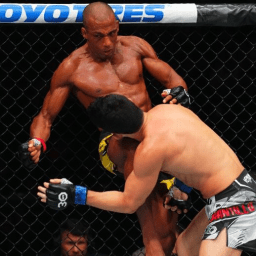 Edson Barboza aplica nocaute impressionante em rival no 1º round do UFC Kansas City