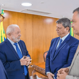 Governador de São Paulo ganha elogios de ministros de Lula, diz colunista