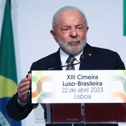 Lula participa de fórum para investidores em Portugal e volta a criticar a Taxa Selic