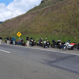 PRF prende 100 motociclistas que cometiam infrações na BR-040