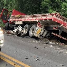 Aurelino Leal: Colisão entre carro e caminhão deixa dois mortos na BR-101