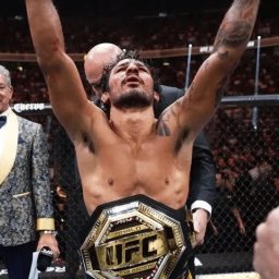 É DO BRASIL! Pantoja vence ‘guerra’ contra Moreno e conquista título dos moscas no UFC 290