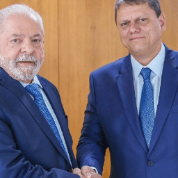 Tarcísio não quer disputar eleição contra Lula, diz colunista
