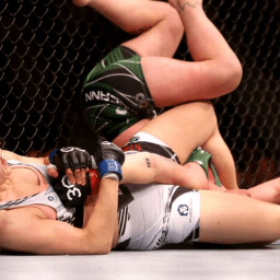 Finalização do ano? Atleta da Lituânia dá show e quase quebra braço de adversária no UFC