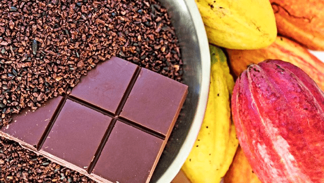 Tonelada de cacau passa dos US$ 10.000 e aumenta a pressão sobre preços de chocolate