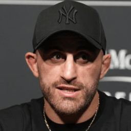 Volkanovski prevê nova vitória de Makhachev sobre Charles em possível revanche