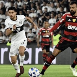 Flamengo dá vexame, perde de virada para o Olimpia e é eliminado da Copa Libertadores