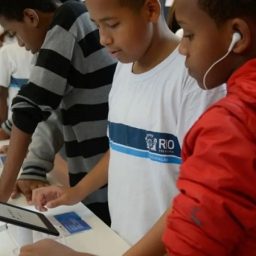 Apenas 58% das escolas no Brasil têm computador e internet para alunos