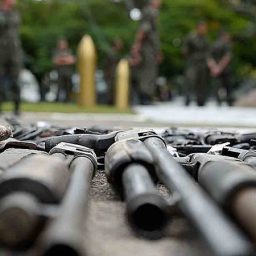 Governo estuda política de combate à violência agravada com a proliferação de armas