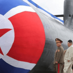 Coreia do Norte lança primeiro submarino tático com armas nucleares