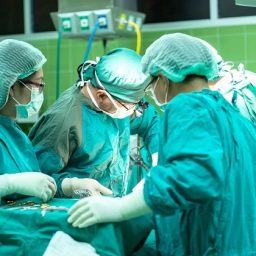 Associação Bahiana de Medicina divulga nota de repúdio sobre abertura de cursos de medicina: “Sem critério”