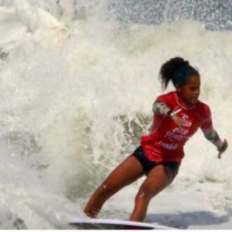 Surfista baiana de Uruçuca conquista título inédito para o estado